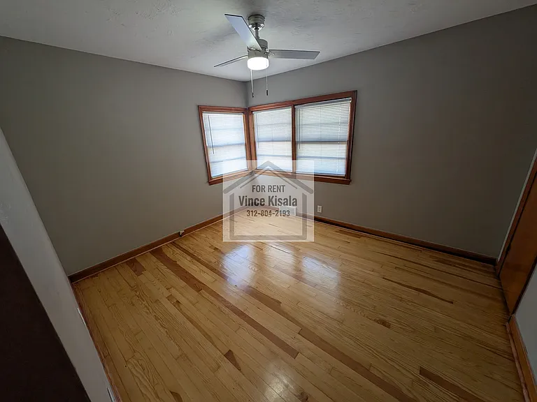 1410 Oak St — Photo 6