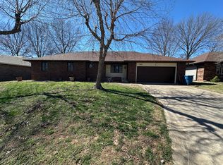 509 Hillcrest Ave, Nixa, MO 65714
