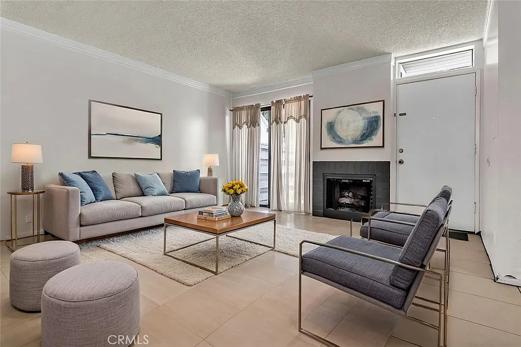 3 bed, 1186 sqft, $3,500 — Photo 3