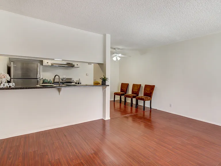Reseda Apartments — Photo 87