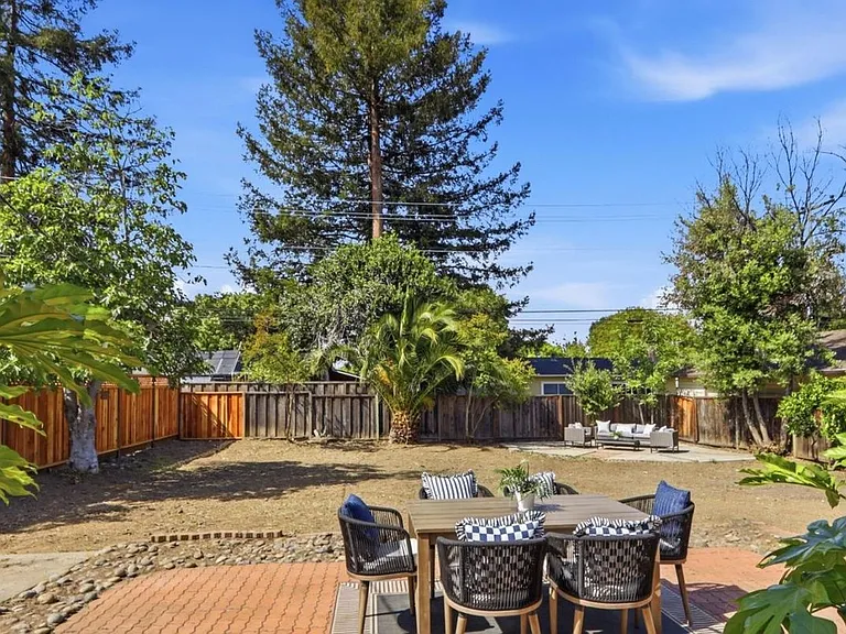 1091 W Latimer Ave — Photo 27