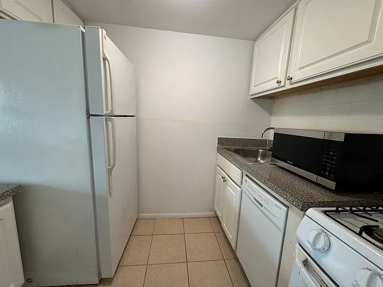 139 Oyster Bay Cir #130 — Photo 24