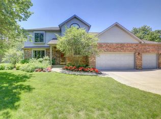 2709 Prairie Meadow Dr, Champaign, IL 61822