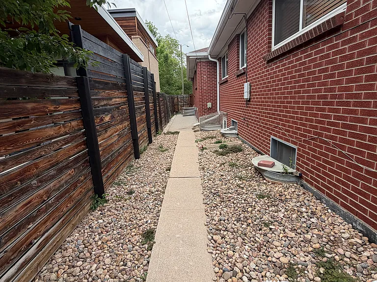 1643 S Grant St — Photo 15