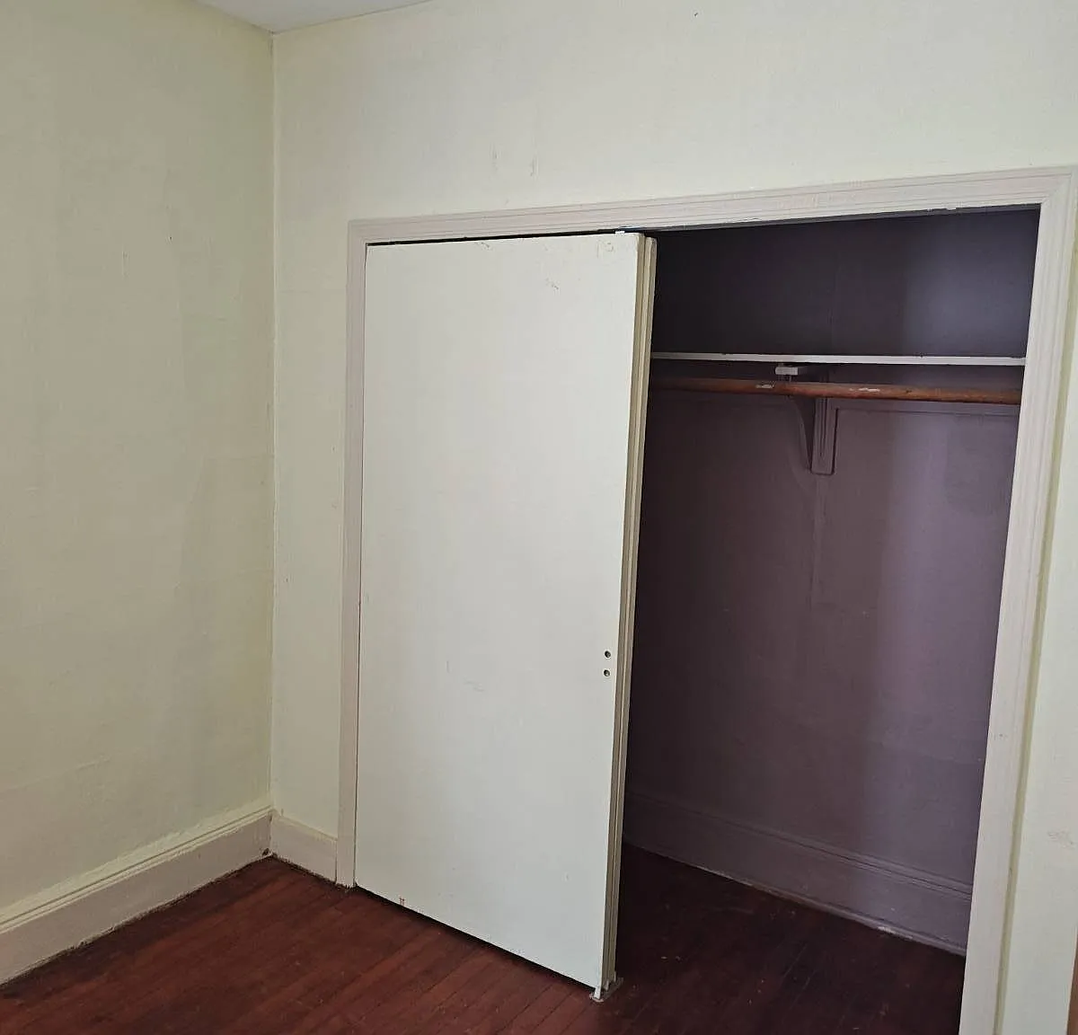 3 bed, 1.0 bath, 1200 sqft, $3,500 — Photo 2