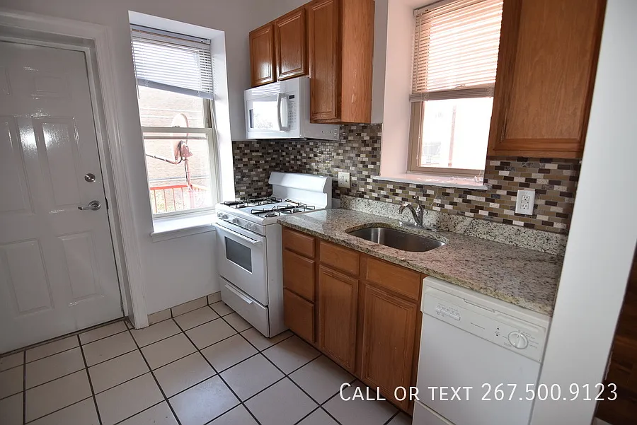 Newly renovated 2BR unit with a balcony. Close to Train. Available 0n 11/15 - 2nd month and Last ... — Photo 2