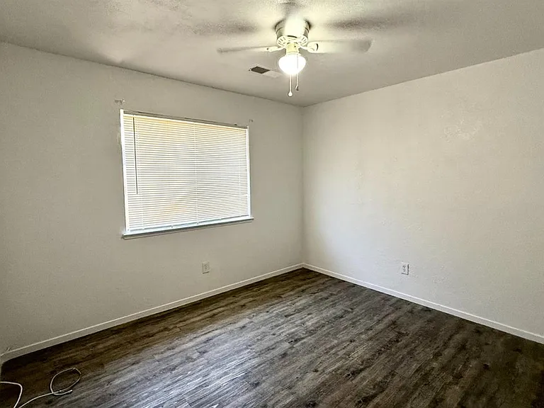 665 S Coalinga St — Photo 9