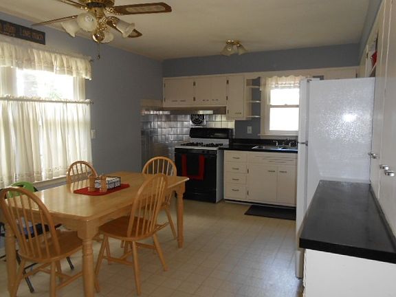 5th image of 3913 W Columbia St