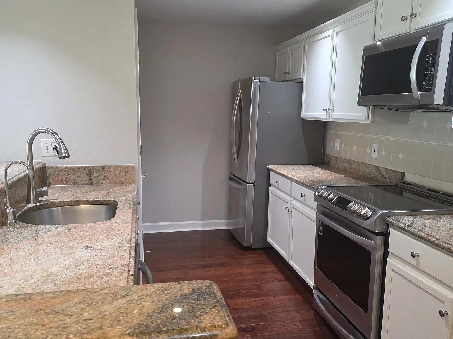 2 bed, 1240 sqft, $3,700 — Photo 4