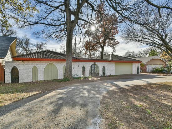 8216 Golden Oaks Rd, Oklahoma City, OK 73127