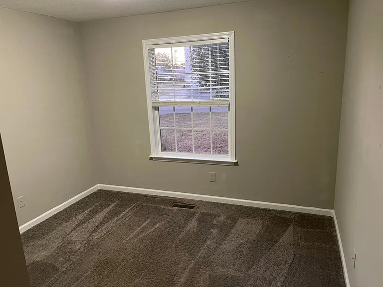 1604 Baucom Dr — Photo 5
