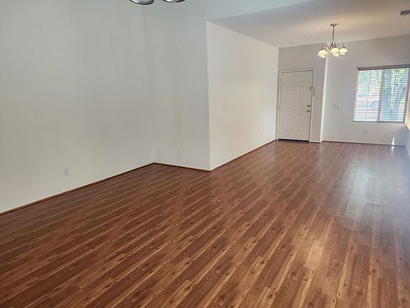3rd image of 27547 Sierra Madre Dr