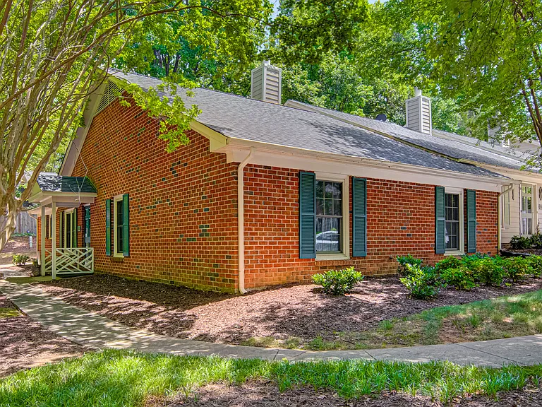 4639 Lawndale Dr — Photo 7