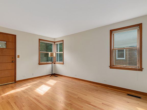 2nd image of 740 9th Ave