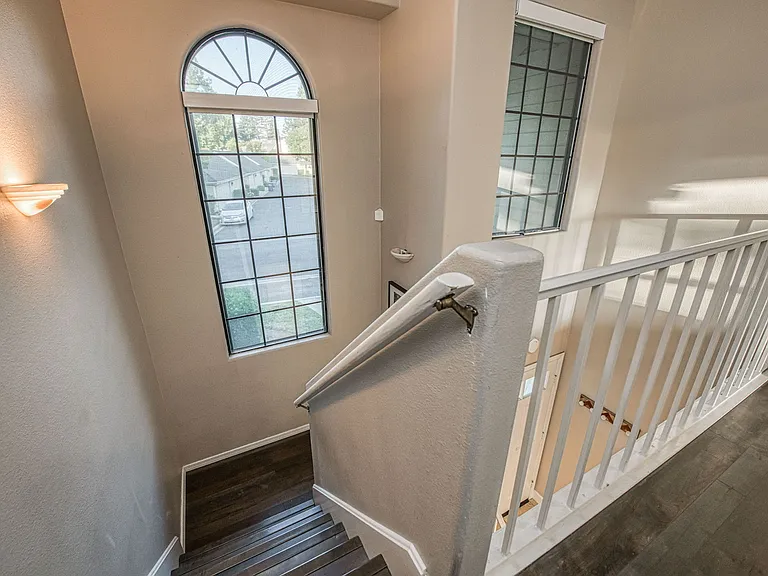 921 E Foxhill Dr — Photo 24