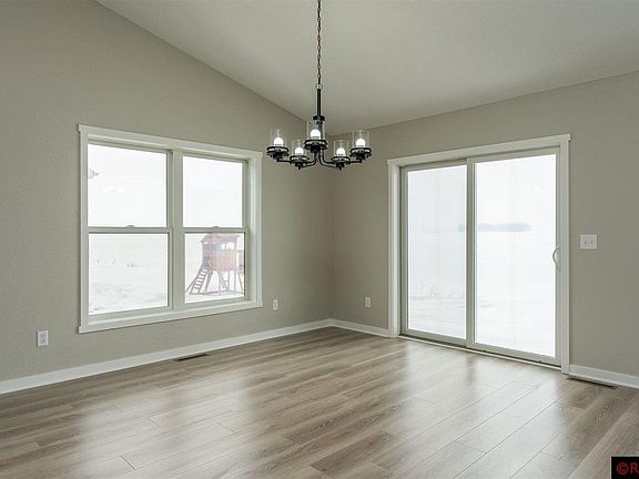 5th image of 615 SE Birchwood Pl