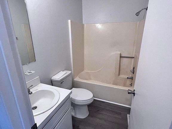 3rd image of 911 Palace Ct APT C