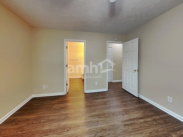 836 Windcroft Cir — Photo 6
