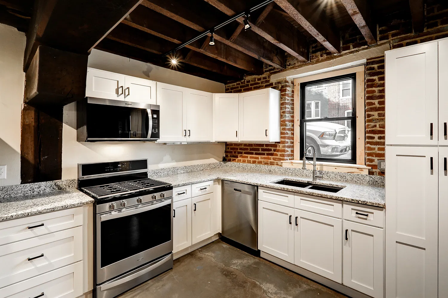 2 bed, 1500 sqft, $1,975 — Photo 3