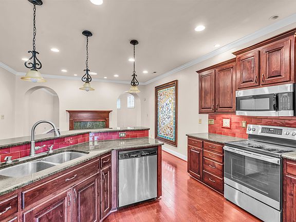 3rd image of 645 Reba Dale Ct