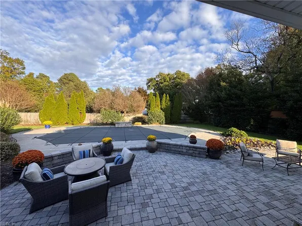 816 Queen Elizabeth Dr, Virginia Beach, VA 23452