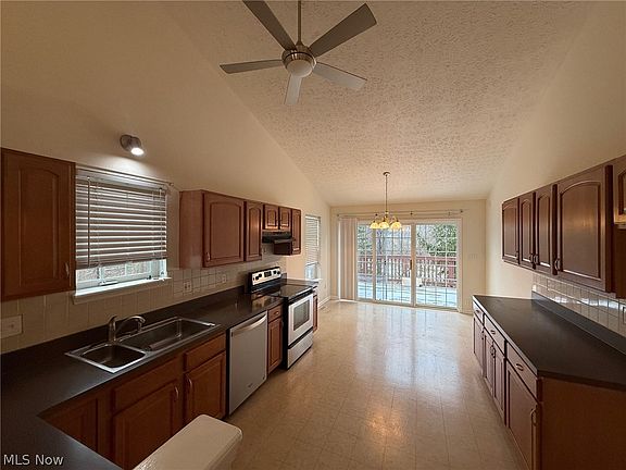 3rd image of 2541 Redtail Ct