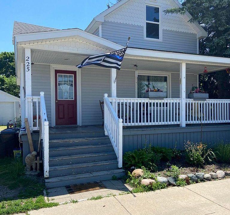 1st image of 225 E Huron Ave