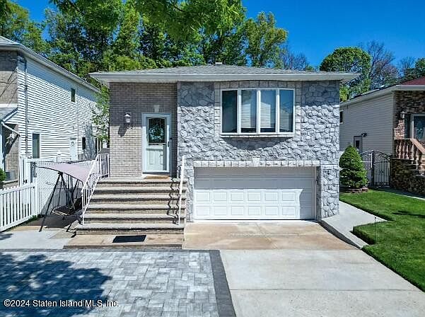 1st image of 385 Mosely Ave