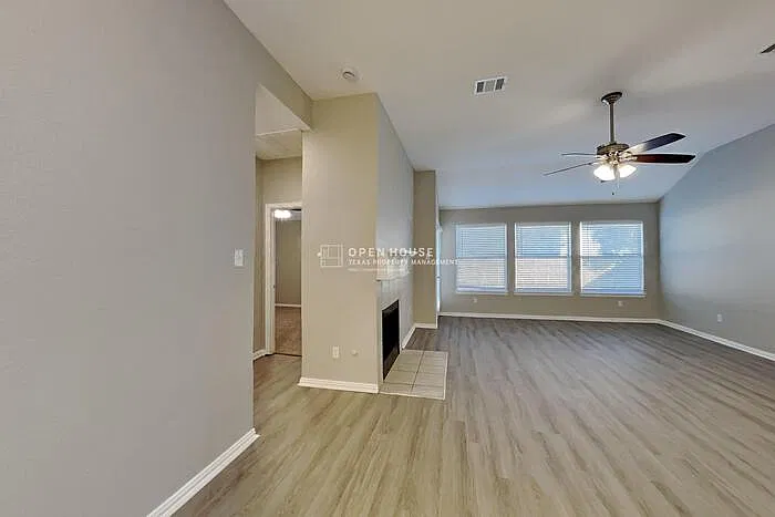 3 bed, 2.0 bath, 1873 sqft, $2,350 — Photo 3