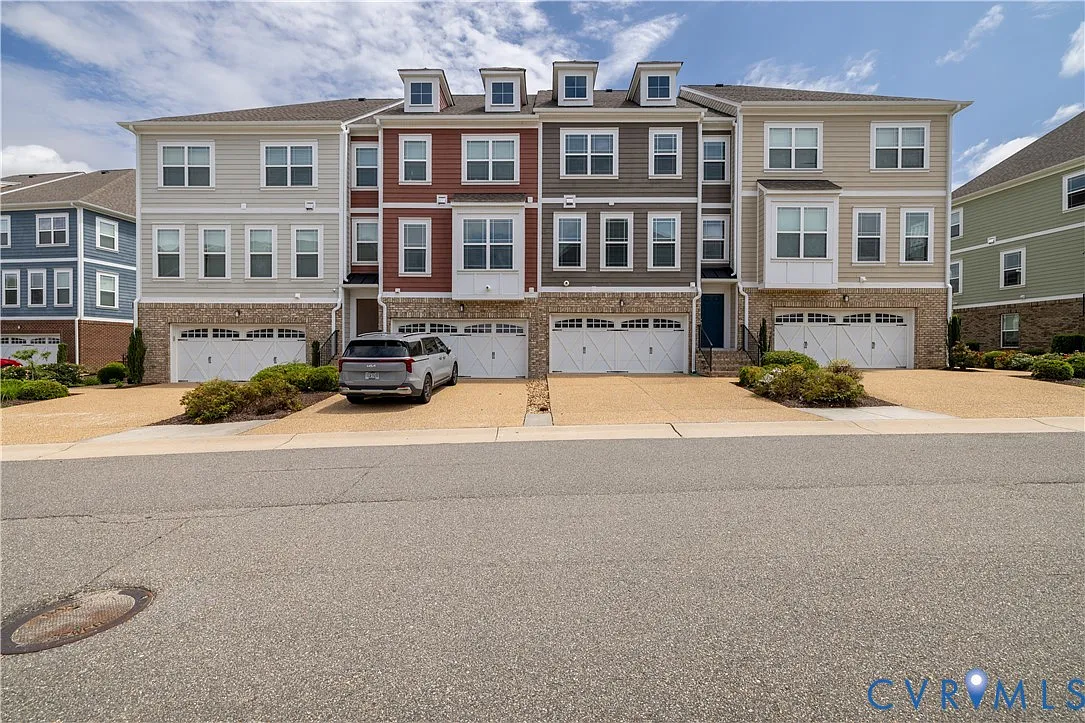 3 bed, 3.0 bath, 2756 sqft, $2,900 — Photo 2