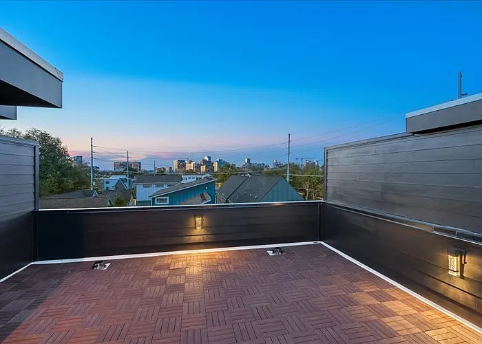 Large rooftop space for entertaining. - 1300 Edgehill Ave