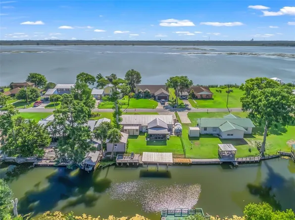 718 County Road 467, Lake Panasoffkee, FL 33538