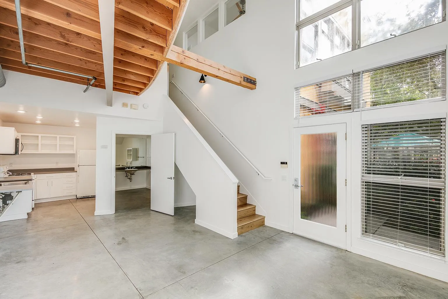 1 bed, 1.5 bath, 1096 sqft, $3,350 — Photo 2