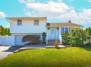 36 Lane Ave, Plainview, NY 11803