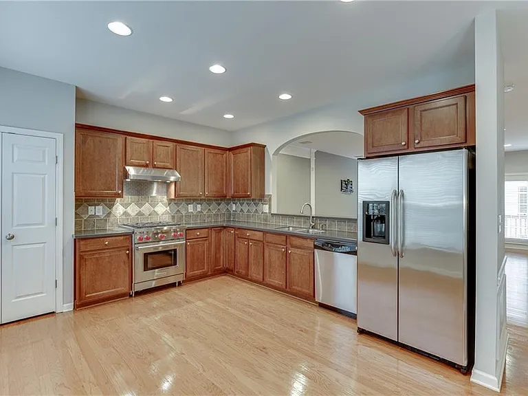 2801 Loftview Sq — Photo 14