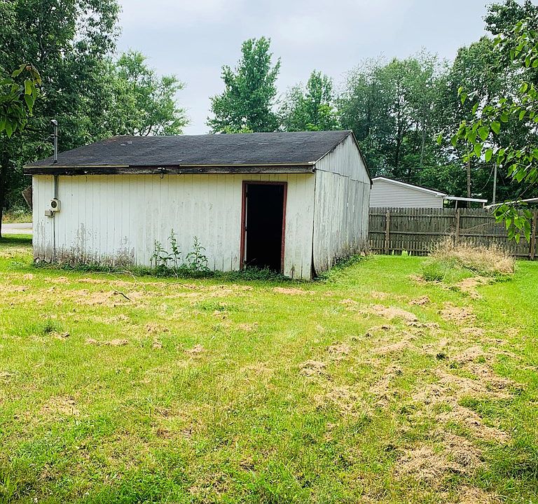 2nd image of 140 Blanche Ave