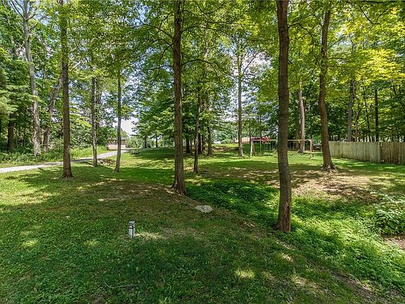 4th image of 523 Countrywood Dr