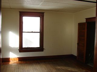 5th image of 633 Corby St
