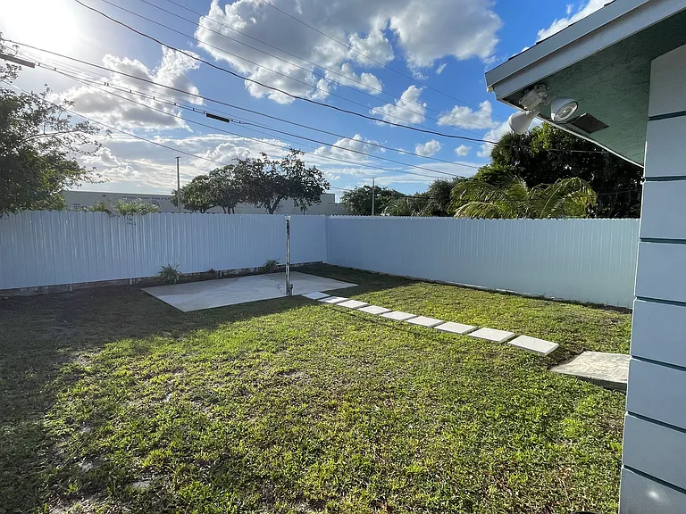 2315 NW 23rd Ln — Photo 12