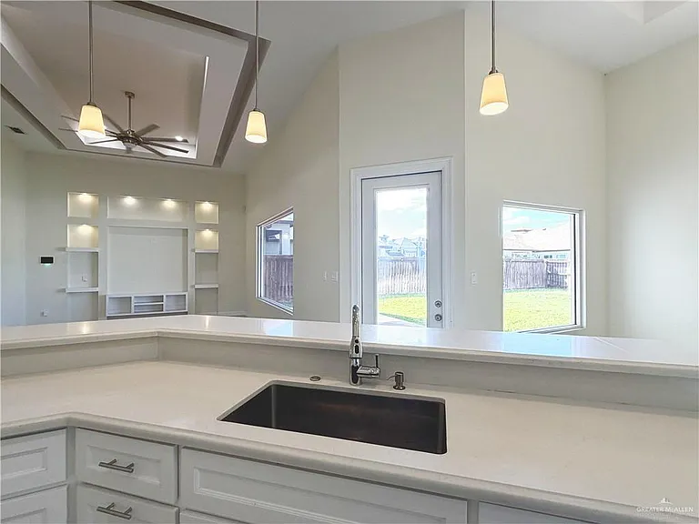 1100 W Fig Ave — Photo 2