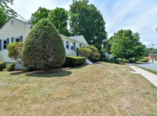 4 Edgemont Ave, Reading, MA 01867