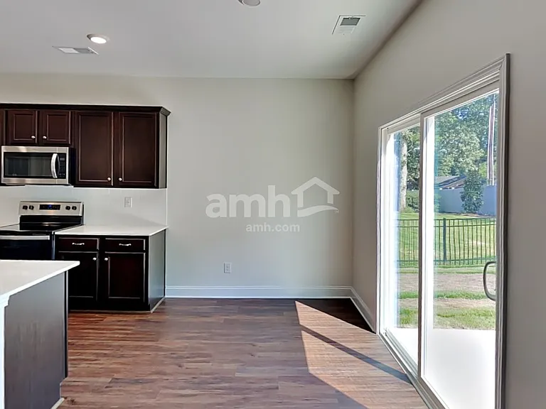 550 Rivermist Dr — Photo 4