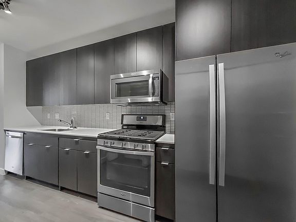 5th image of 1024 S Clark St #1118