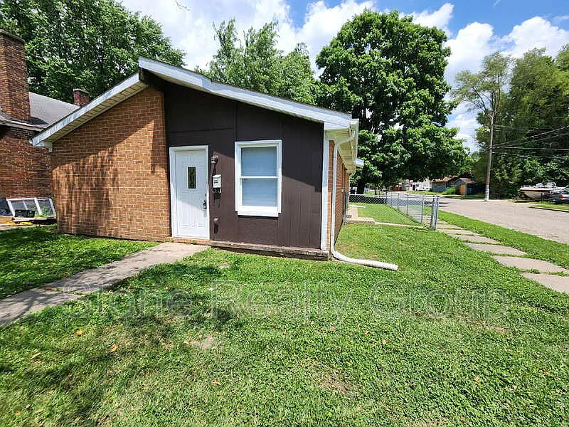 2262 3rd Ave