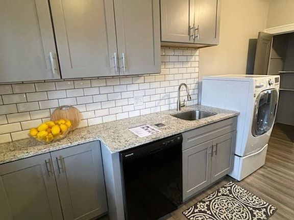 4th image of 1003 Art Hill Pl