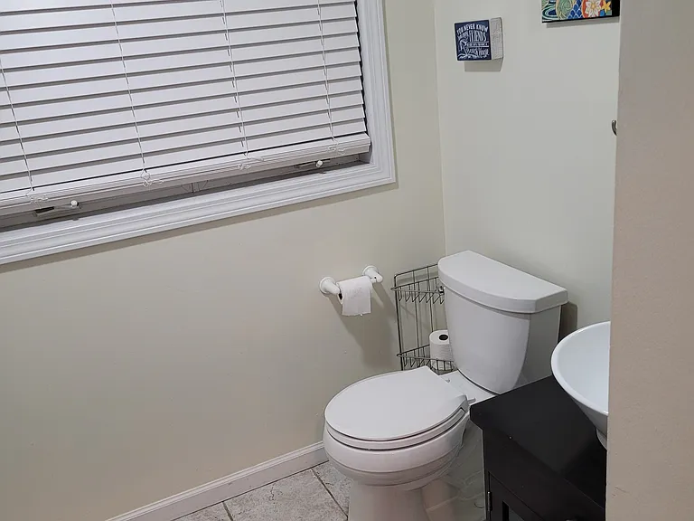 17 Seabreeze Ave #1 — Photo 5