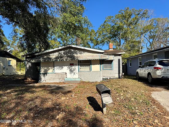5th image of 2117 W 41ST Street