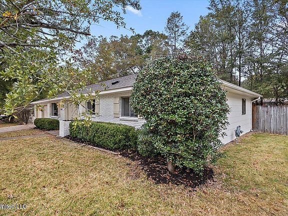 2nd image of 582 Heatherwood Dr