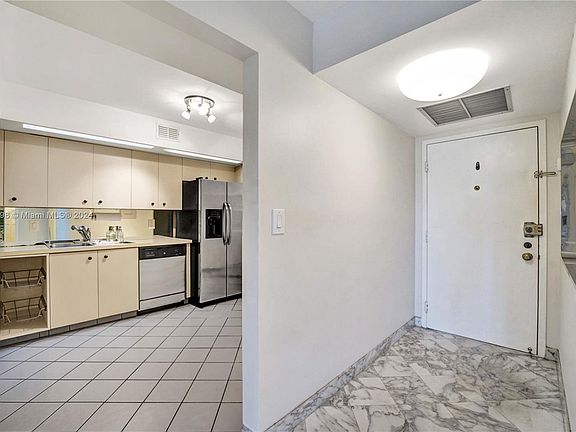 5th image of 2818 N 46th Ave APT 386K