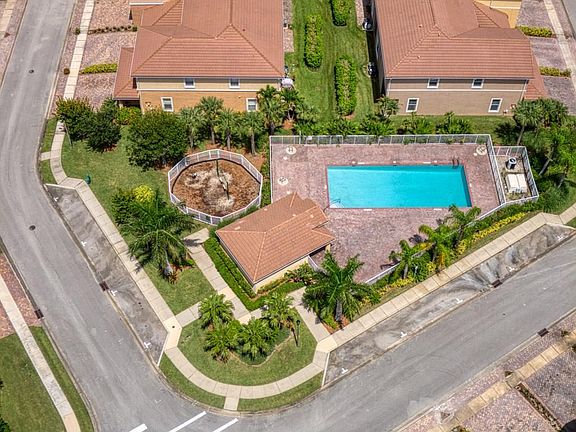 4th image of 1041 Normandie Way